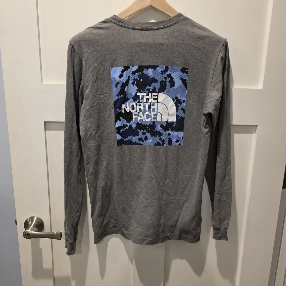 The North Face Mens Long Sleeve Shirt Gray Blue Camo Outdoor Hiking Casual Small